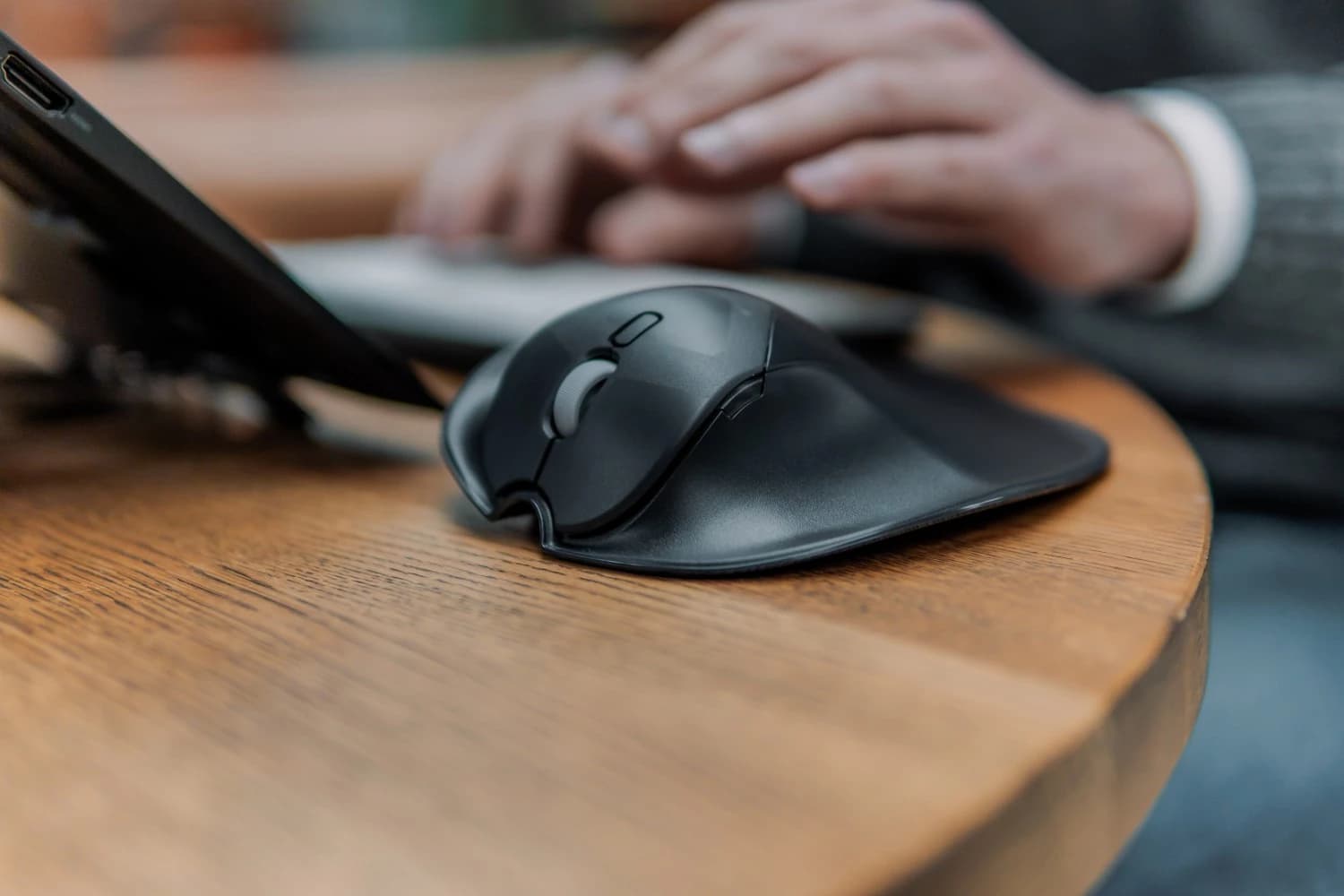 Bakker Elkhuizen HandShoeMouse Shift Bluetooth
